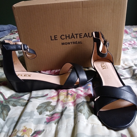 New with tags genuine leather le chateau wedges - Picture 2 of 7